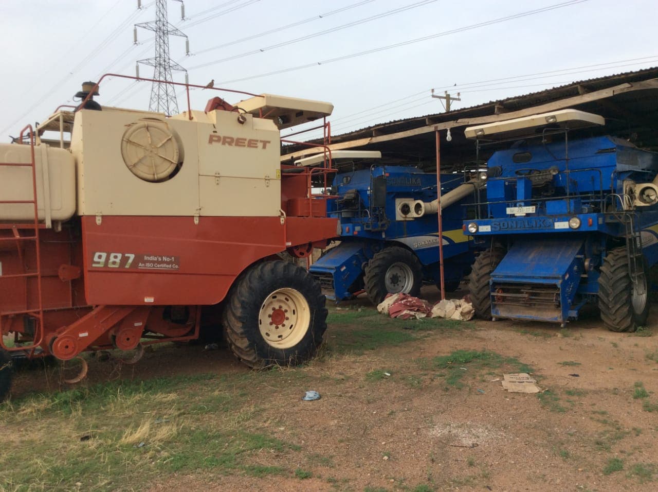 Combine Harvester — PREET 987