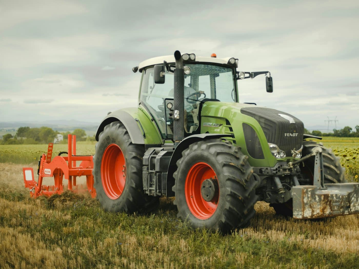 Row-Crop Tractor — 110 HP